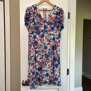 ✨ Calvin Klein Women’s Floral Shift Dress – Size 12 – V-Neck, Short Sleeve ✨
